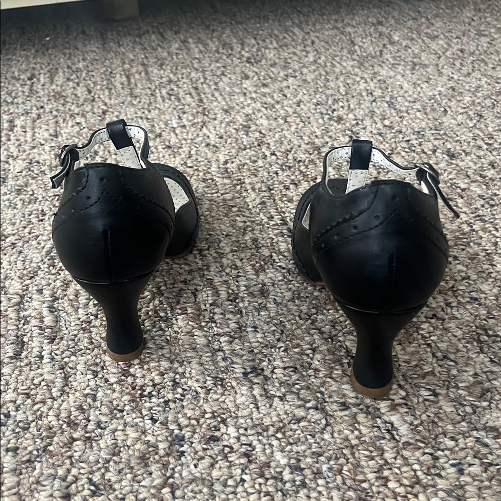 Unique Vintage Black T-Strap Heels - Picture 4 of 9